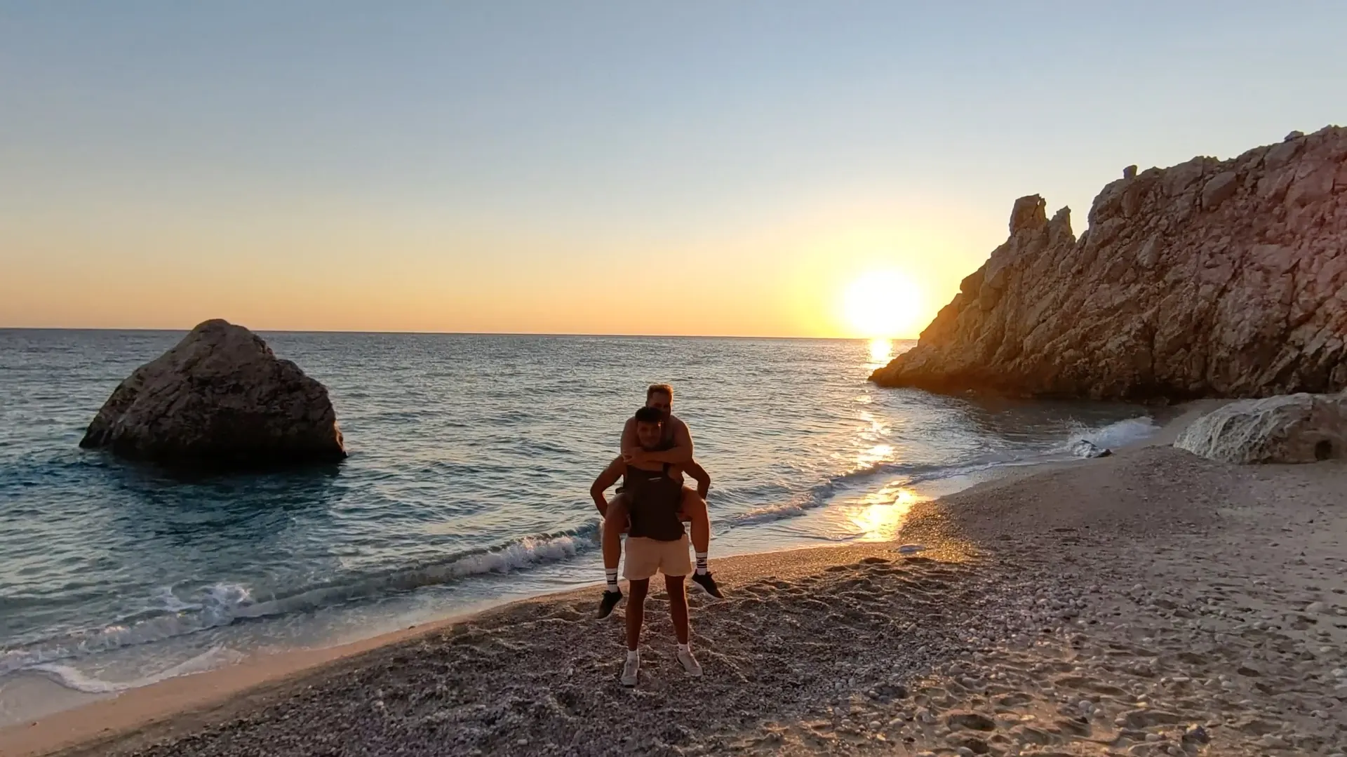 Mathias und Armin bei Sonnenuntergang am Strand
